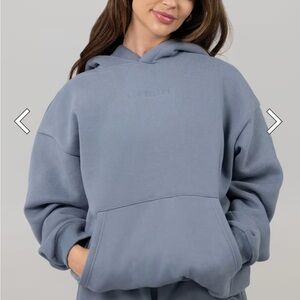 Comfrt Signature Hoodie
Color: sky
Size: M